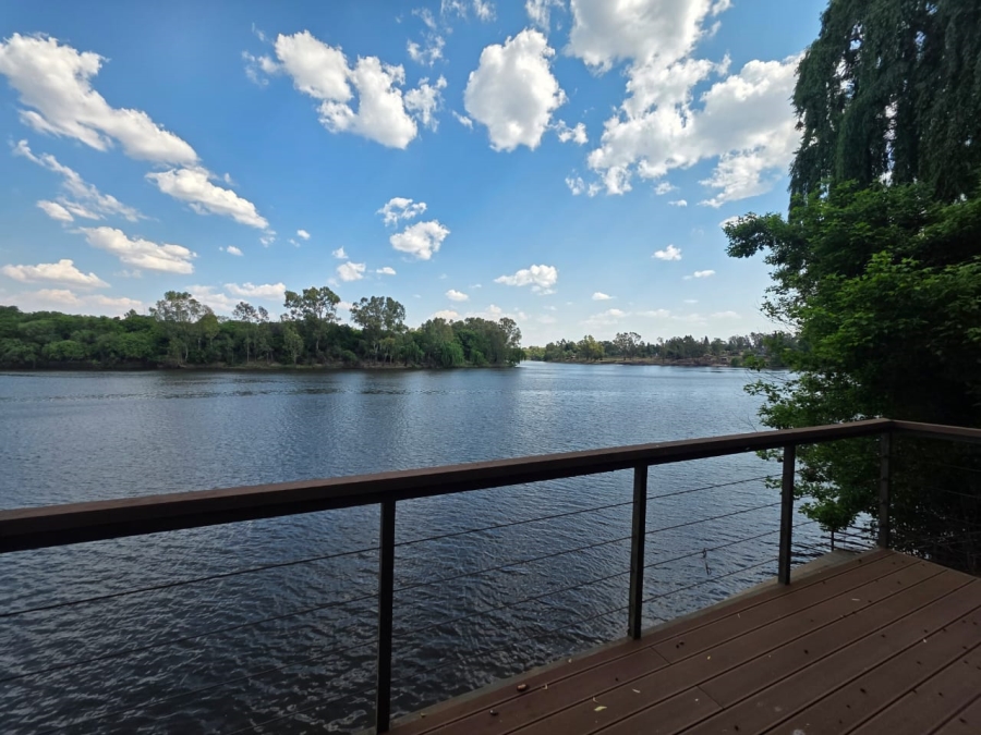 4 Bedroom Property for Sale in Lindequesdrif North West